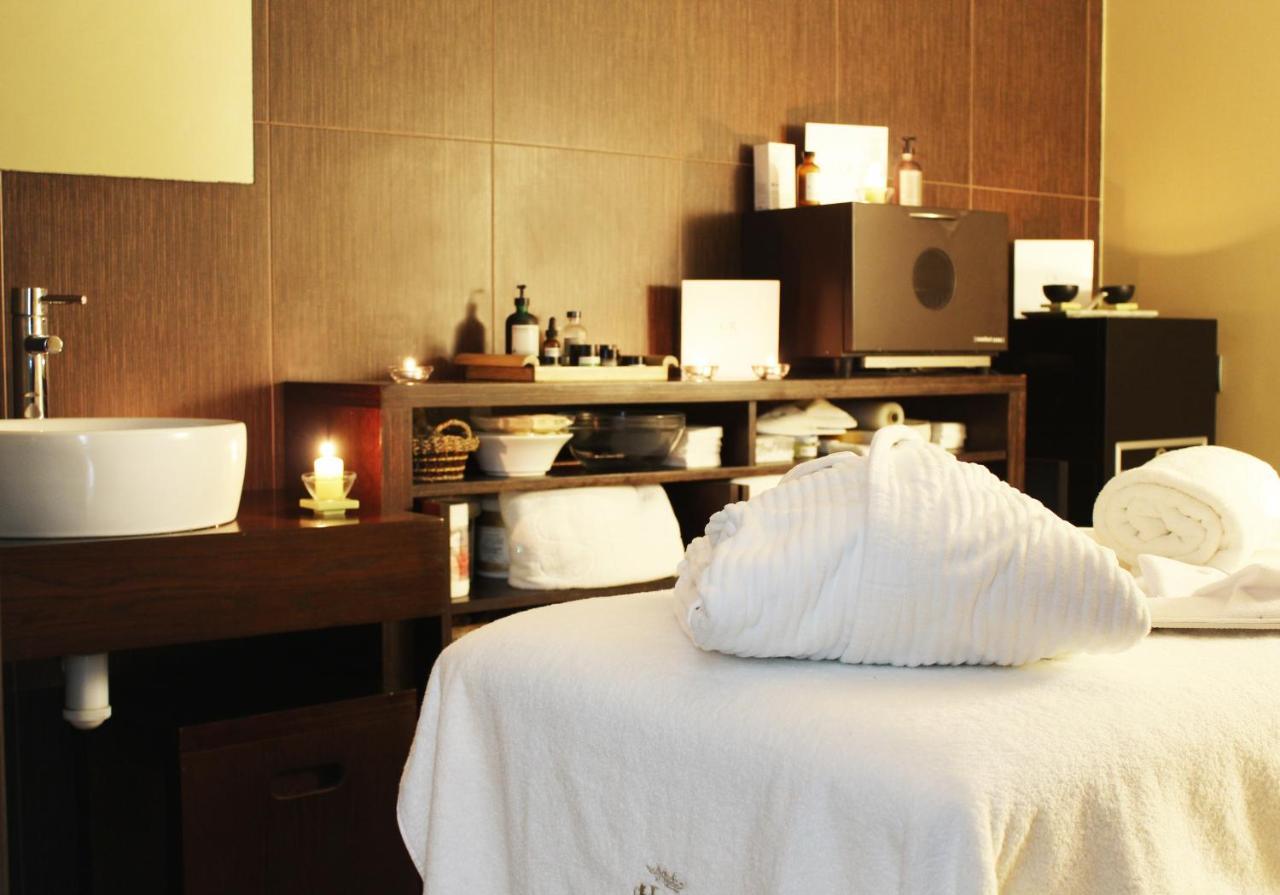 Pazo Los Escudos Hotel Spa & Resort Vigo Dış mekan fotoğraf A treatment room at the spa