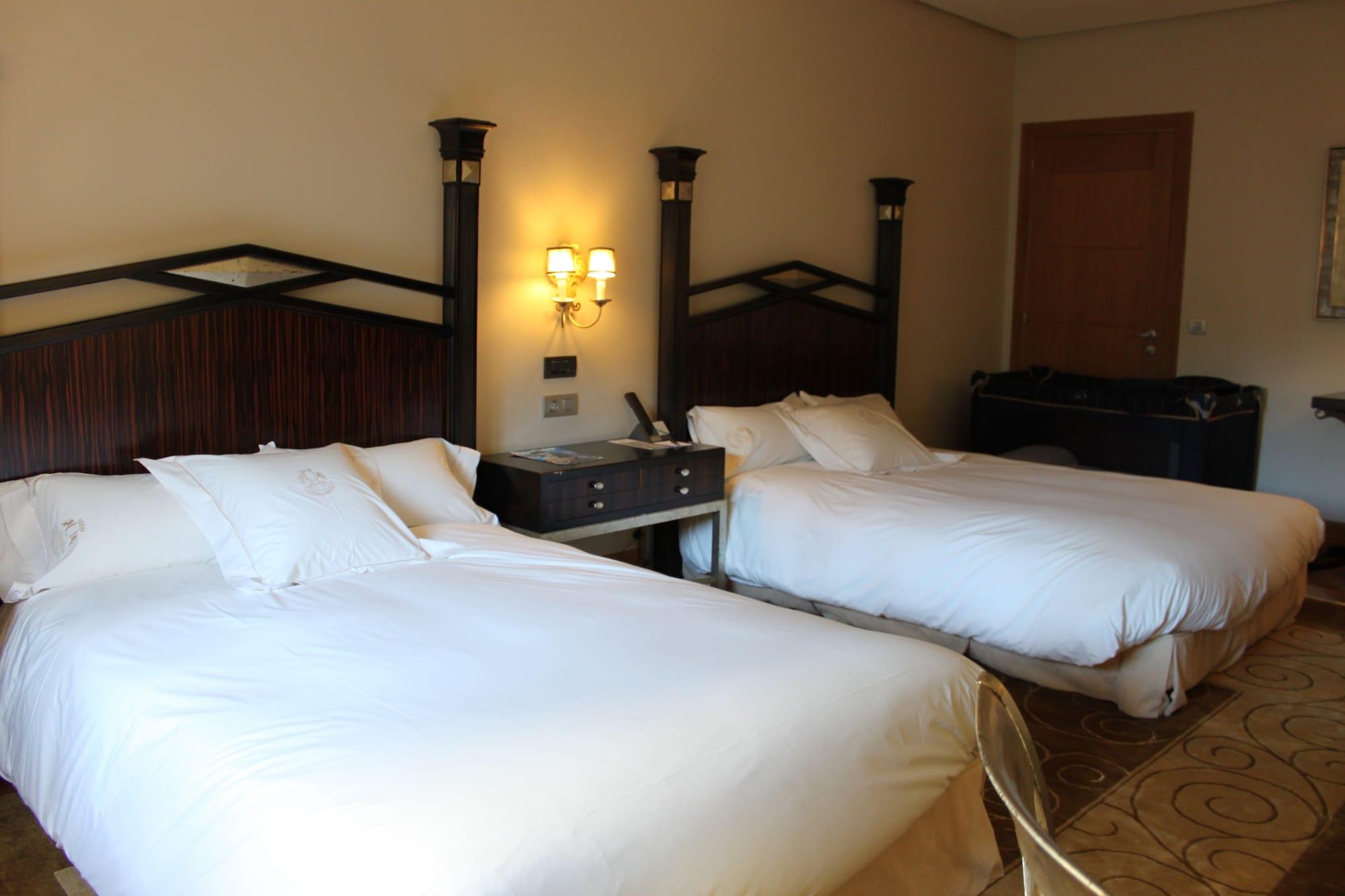 Pazo Los Escudos Hotel Spa & Resort Vigo Dış mekan fotoğraf A room at the hotel