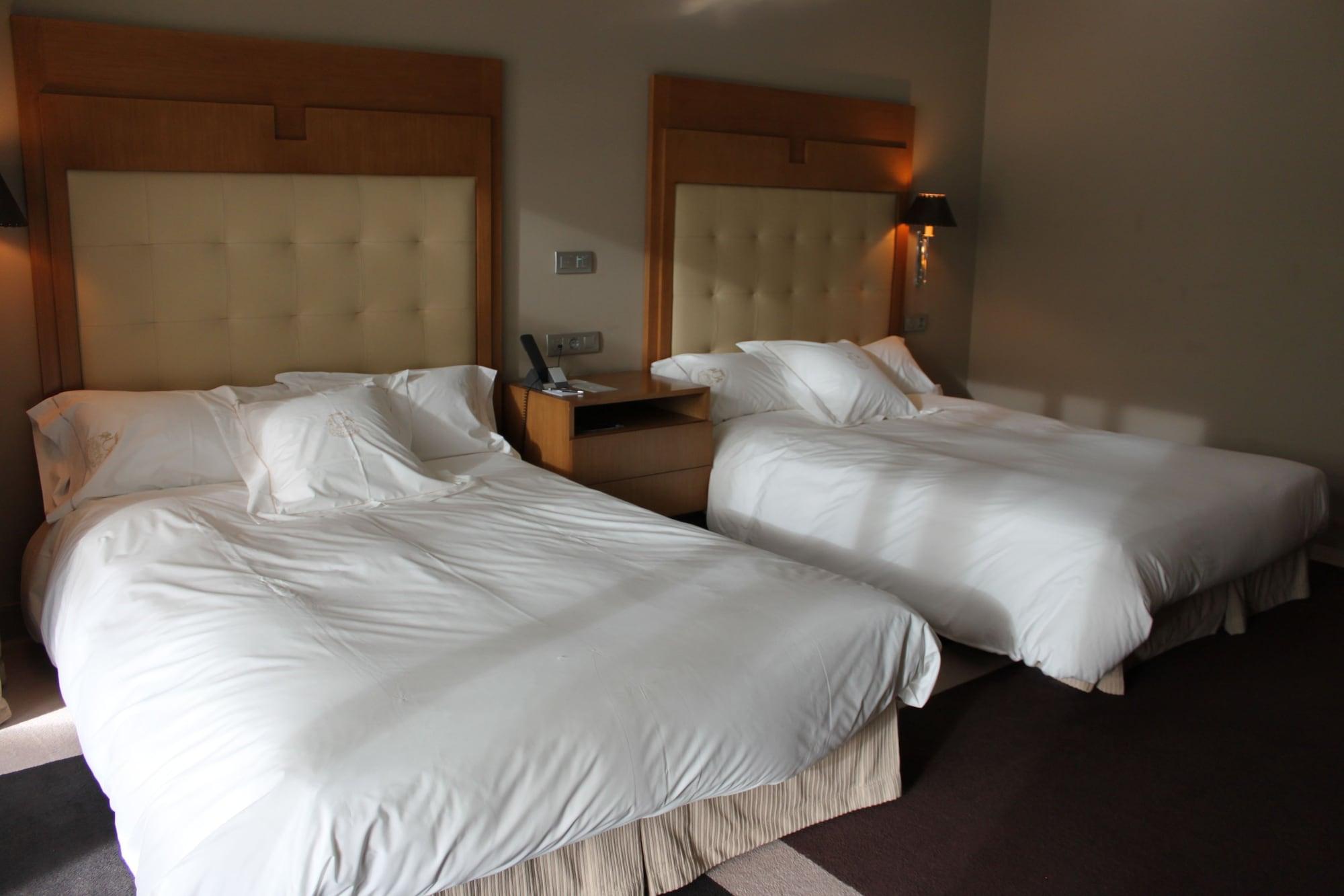 Pazo Los Escudos Hotel Spa & Resort Vigo Dış mekan fotoğraf A room at the hotel