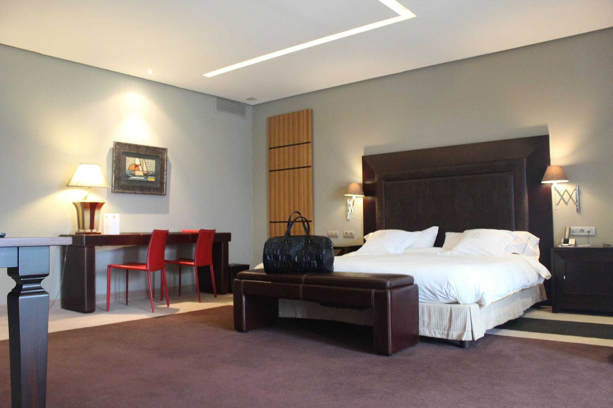 Pazo Los Escudos Hotel Spa & Resort Vigo Dış mekan fotoğraf A room at the hotel