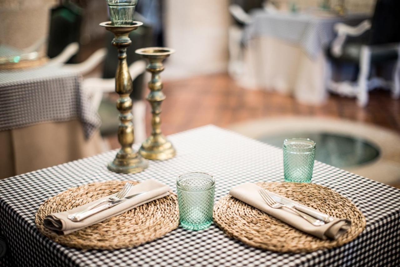 Pazo Los Escudos Hotel Spa & Resort Vigo Dış mekan fotoğraf A place setting