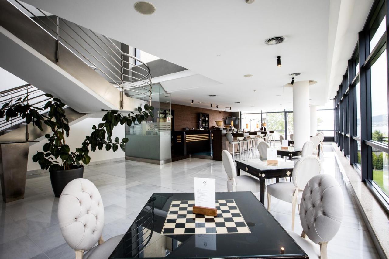 Pazo Los Escudos Hotel Spa & Resort Vigo Dış mekan fotoğraf Interior of the hotel